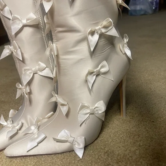 Elegant White Bow-Embellished Women's Boots - Picture 2 of 8